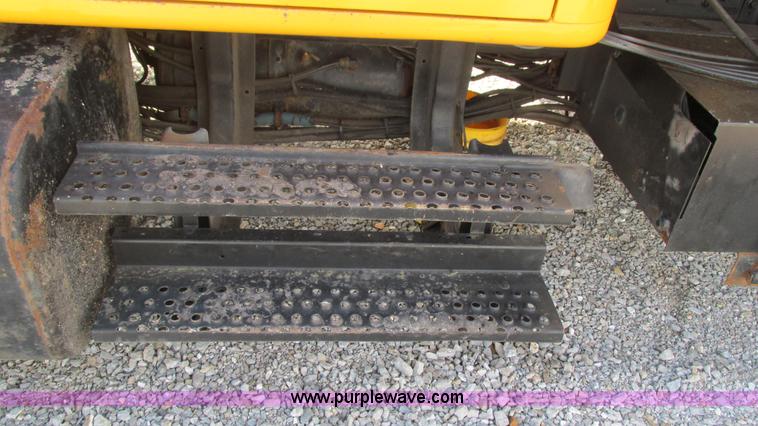 image for item J8516 2002 International 4900 Crew Cab dump truck