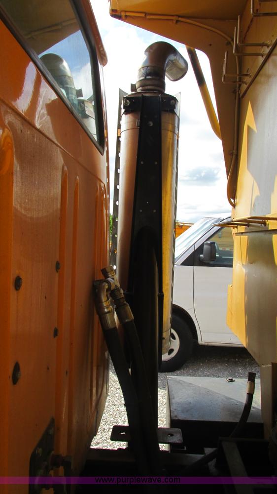 image for item J8516 2002 International 4900 Crew Cab dump truck