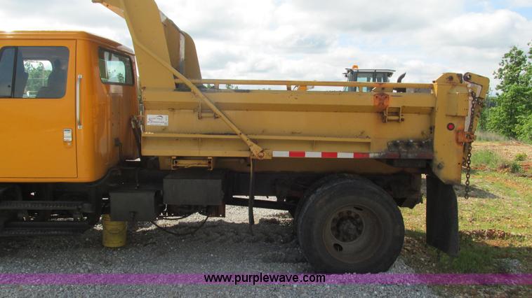 image for item J8516 2002 International 4900 Crew Cab dump truck