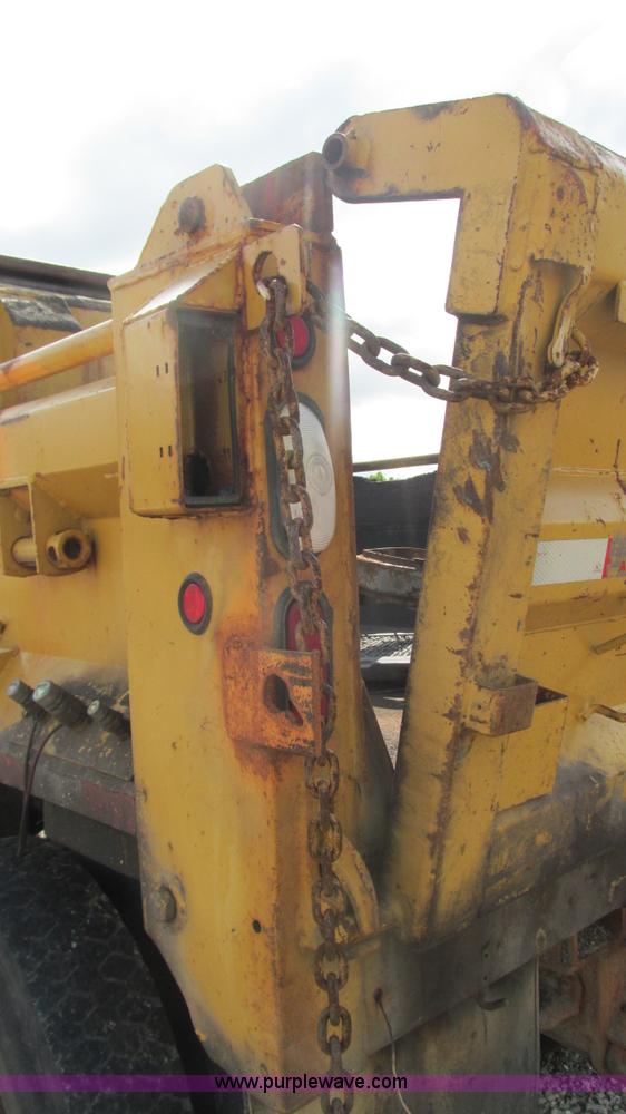 image for item J8516 2002 International 4900 Crew Cab dump truck