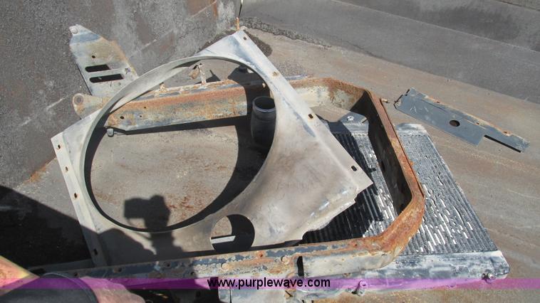 image for item J8516 2002 International 4900 Crew Cab dump truck