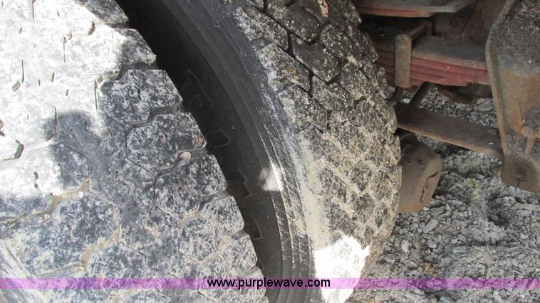 image for item J8516 2002 International 4900 Crew Cab dump truck