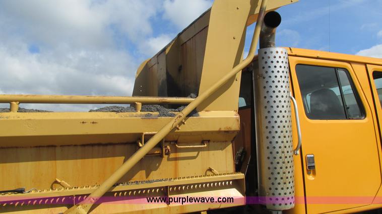 image for item J8516 2002 International 4900 Crew Cab dump truck