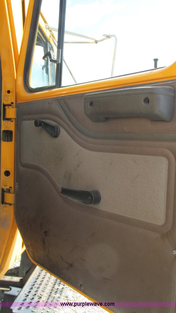 image for item J8516 2002 International 4900 Crew Cab dump truck