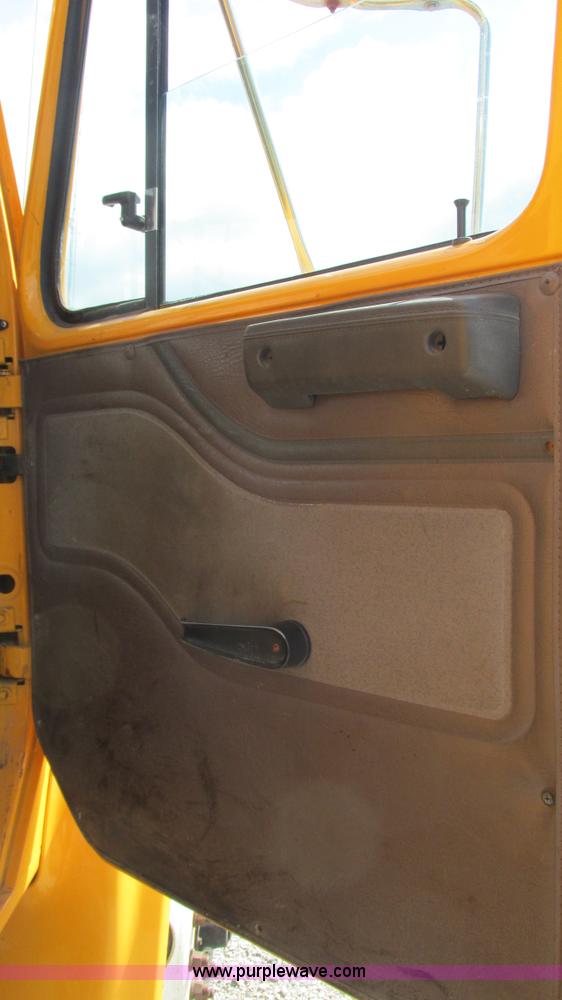 image for item J8516 2002 International 4900 Crew Cab dump truck