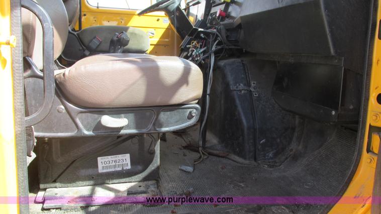 image for item J8516 2002 International 4900 Crew Cab dump truck