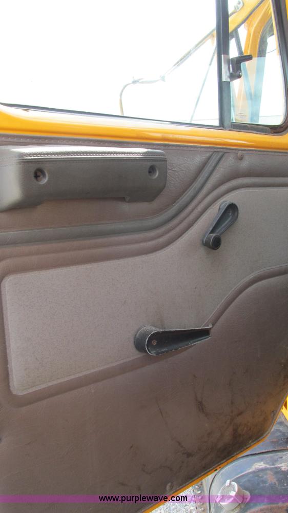 image for item J8516 2002 International 4900 Crew Cab dump truck