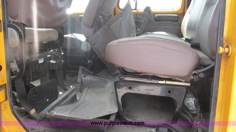 image for item J8516 2002 International 4900 Crew Cab dump truck