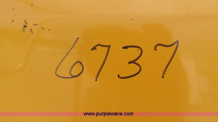 image for item J8516 2002 International 4900 Crew Cab dump truck