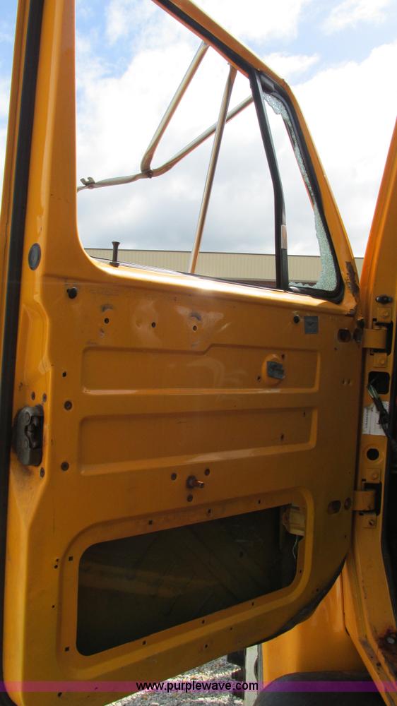 image for item J8516 2002 International 4900 Crew Cab dump truck