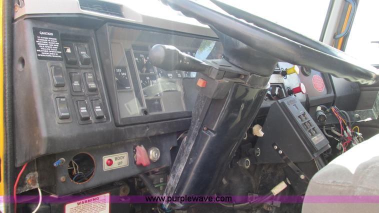 image for item J8516 2002 International 4900 Crew Cab dump truck