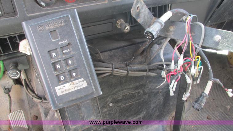 image for item J8516 2002 International 4900 Crew Cab dump truck