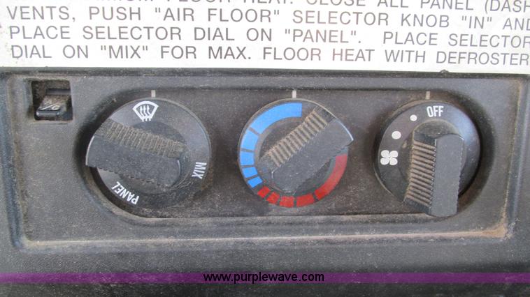 image for item J8516 2002 International 4900 Crew Cab dump truck