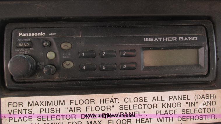 image for item J8516 2002 International 4900 Crew Cab dump truck