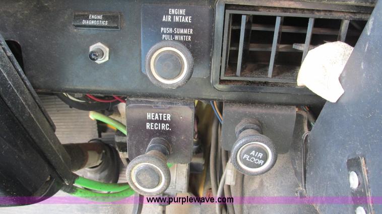 image for item J8516 2002 International 4900 Crew Cab dump truck