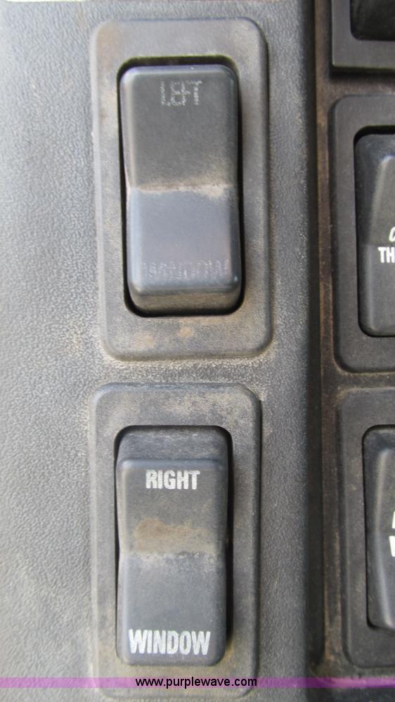 image for item J8516 2002 International 4900 Crew Cab dump truck