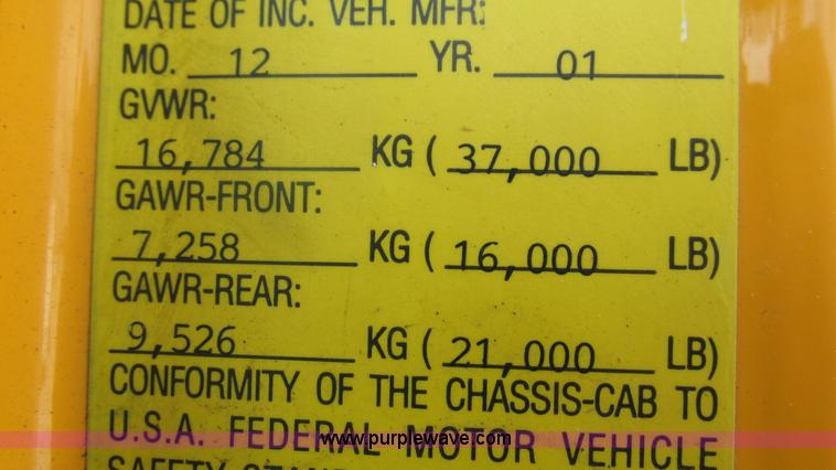 image for item J8516 2002 International 4900 Crew Cab dump truck