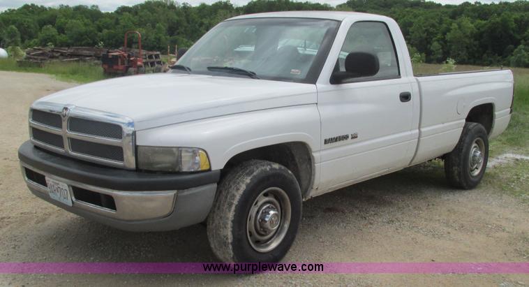 image for item J8517 2001 Dodge Ram 2500 pickup truck