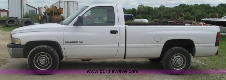 image for item J8517 2001 Dodge Ram 2500 pickup truck