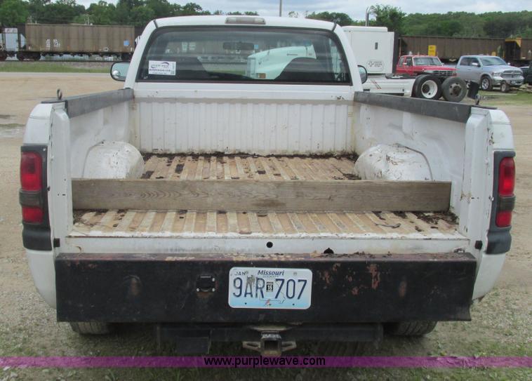 image for item J8517 2001 Dodge Ram 2500 pickup truck