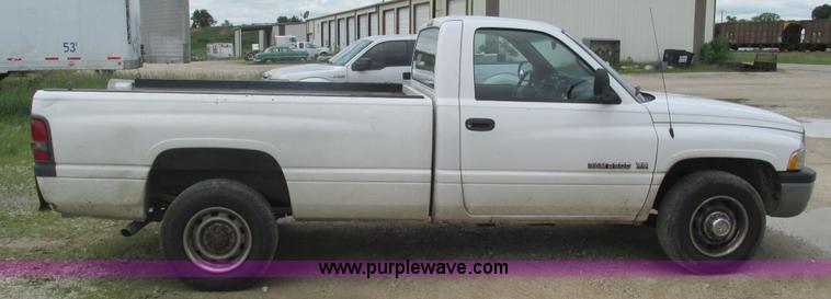 image for item J8517 2001 Dodge Ram 2500 pickup truck