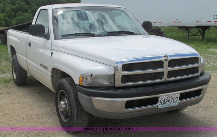 image for item J8517 2001 Dodge Ram 2500 pickup truck