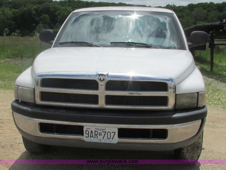 image for item J8517 2001 Dodge Ram 2500 pickup truck