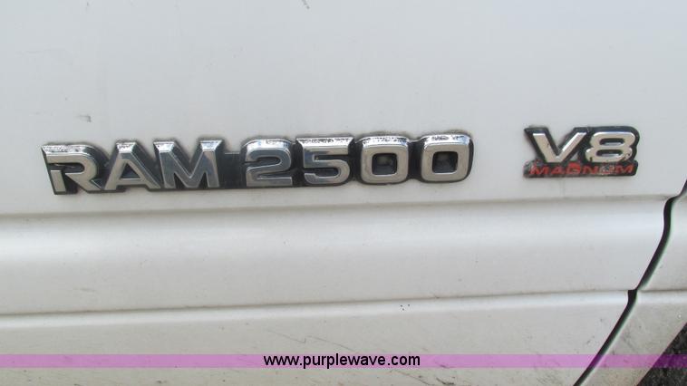 image for item J8517 2001 Dodge Ram 2500 pickup truck