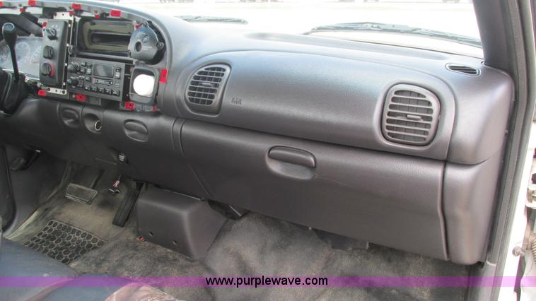 image for item J8517 2001 Dodge Ram 2500 pickup truck