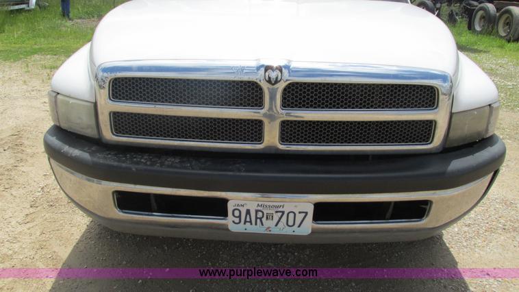 image for item J8517 2001 Dodge Ram 2500 pickup truck