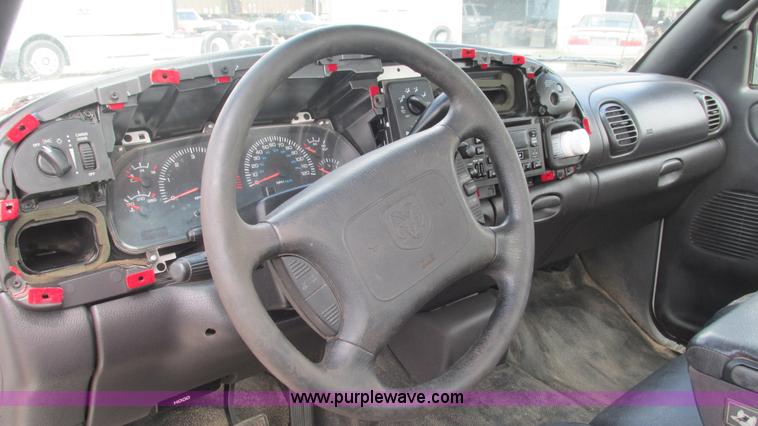 image for item J8517 2001 Dodge Ram 2500 pickup truck