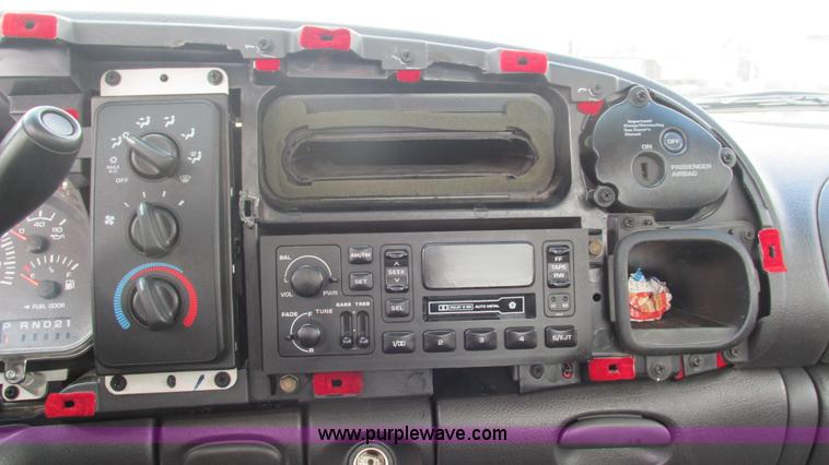 image for item J8517 2001 Dodge Ram 2500 pickup truck