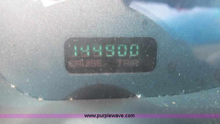 image for item J8517 2001 Dodge Ram 2500 pickup truck