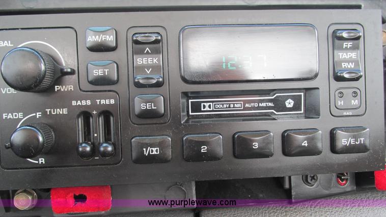 image for item J8517 2001 Dodge Ram 2500 pickup truck