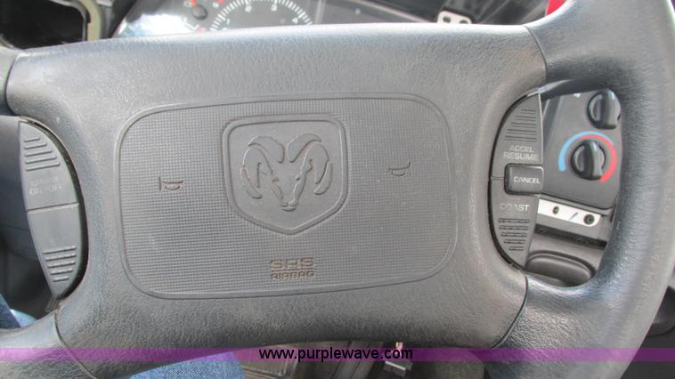 image for item J8517 2001 Dodge Ram 2500 pickup truck