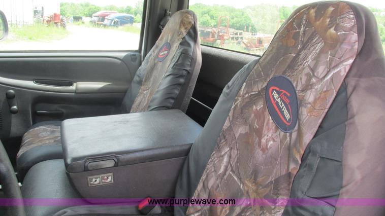 image for item J8517 2001 Dodge Ram 2500 pickup truck