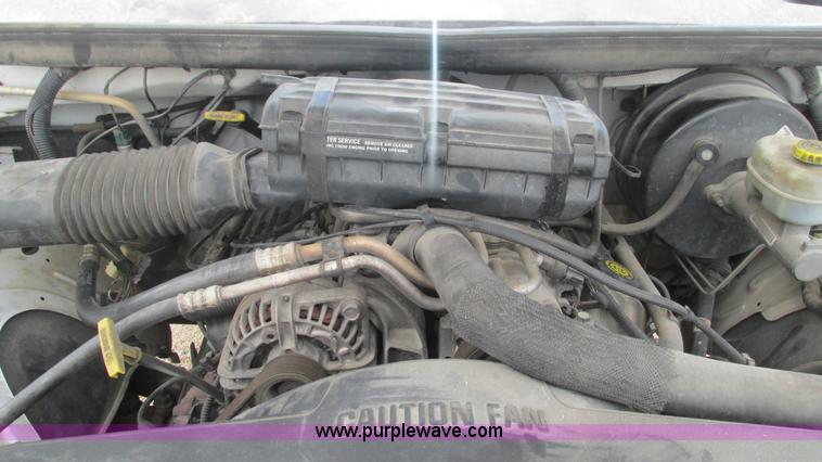 image for item J8517 2001 Dodge Ram 2500 pickup truck