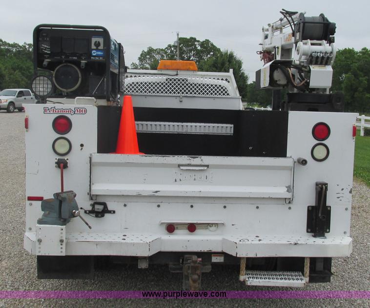 image for item J8529 2006 Ford F550 service truck with crane