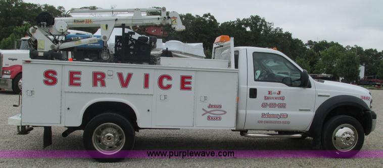 image for item J8529 2006 Ford F550 service truck with crane