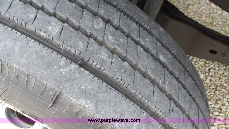 image for item J8529 2006 Ford F550 service truck with crane