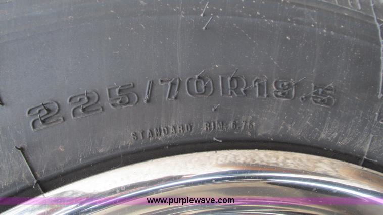 image for item J8529 2006 Ford F550 service truck with crane