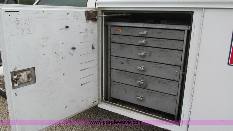 image for item J8529 2006 Ford F550 service truck with crane