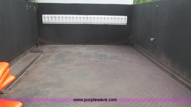 image for item J8529 2006 Ford F550 service truck with crane