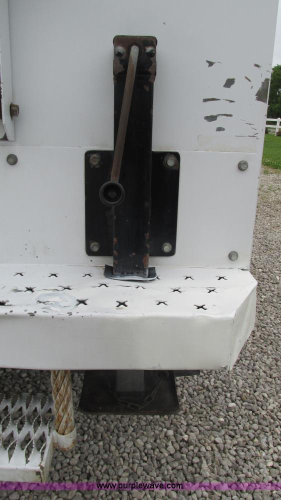 image for item J8529 2006 Ford F550 service truck with crane