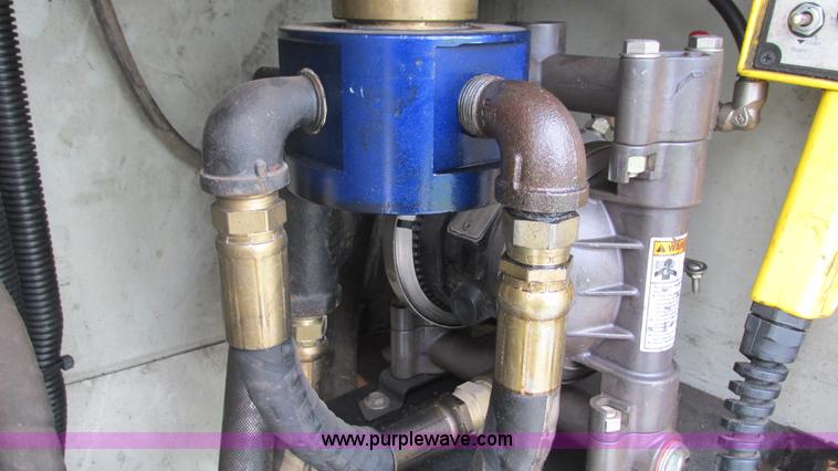 image for item J8529 2006 Ford F550 service truck with crane