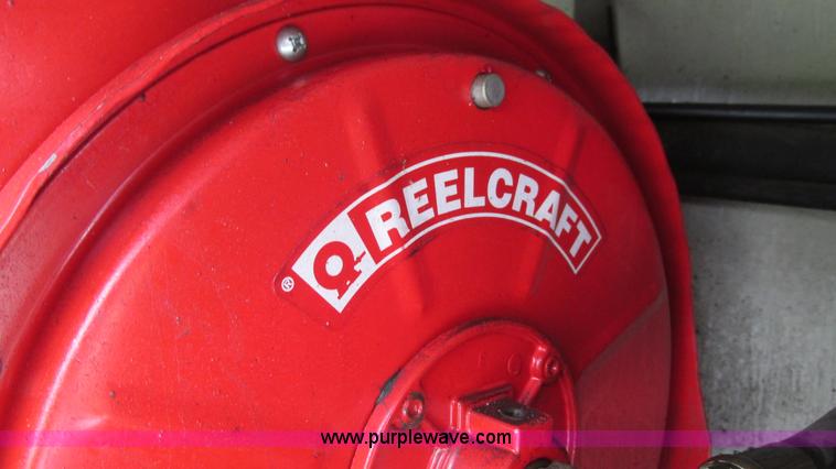 image for item J8529 2006 Ford F550 service truck with crane