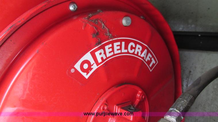 image for item J8529 2006 Ford F550 service truck with crane