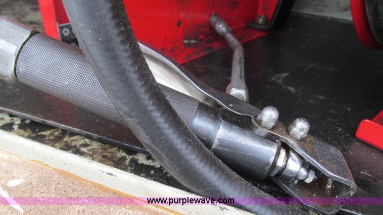 image for item J8529 2006 Ford F550 service truck with crane