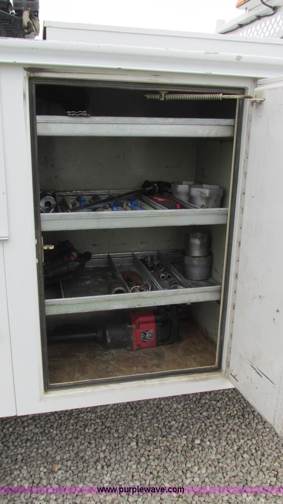 image for item J8529 2006 Ford F550 service truck with crane