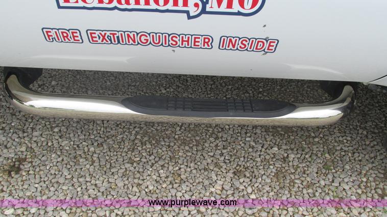 image for item J8529 2006 Ford F550 service truck with crane